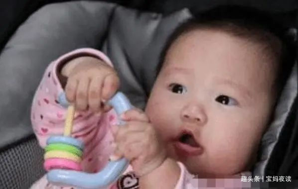 宝妈|6个月内的宝宝,若还不会做这4个动作,就可能是发育出问题了
