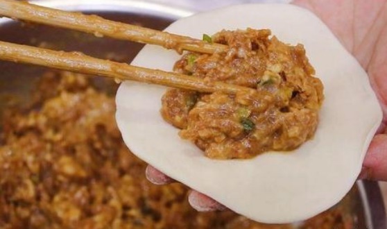 肉馅|调肉馅时，先加盐还是先加油记住3个顺序，肉馅鲜嫩多汁，真香