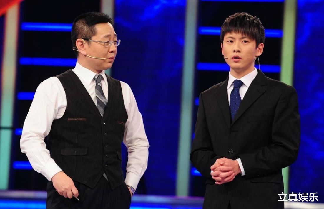 从法制节目主持人沦落到综艺节目当小丑 张绍刚的行为很奇怪