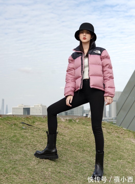 穿搭|毫不费力的御寒穿搭,看这些时髦羽绒服look就够,温度与风度并存