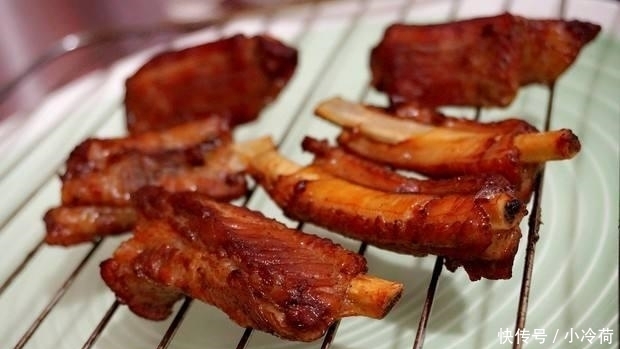 别再用清水煮排骨了,这样煮排骨好吃到爆