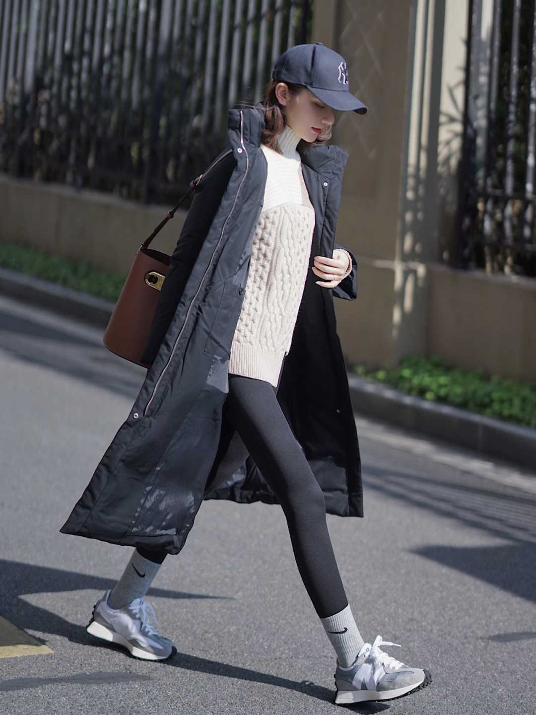 棕色|羽绒服也能穿出高级感,搭配上裤子温暖时髦,让你显得又酷又美