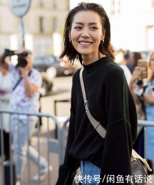 穿搭|刘雯的时尚看不懂,弄个大油头就算了还紧贴头皮,气质都改变不少