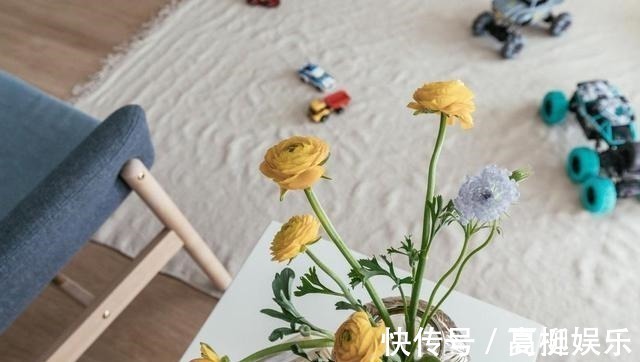 客厅|舍弃“客厅”,不买沙发,进门加隔断,这么装实用极了,晒晒全屋