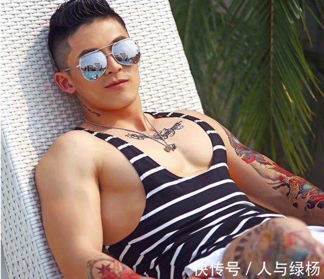修身|你知道有肌肉的男生穿上修身的背心是什么效果吗今天就带你了解！