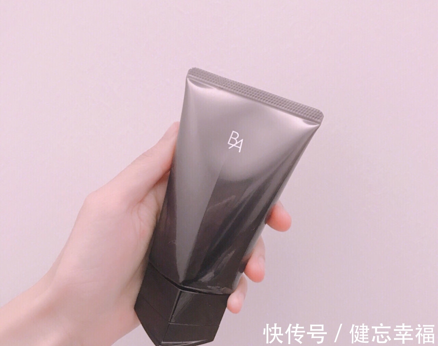 贵妇 月入过万的人都用啥护肤品?很多人都用不起,后两种也少有人知道