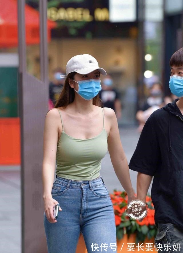 女生 束腰包臀的打底裤，选对裙型的女生，时尚美丽！