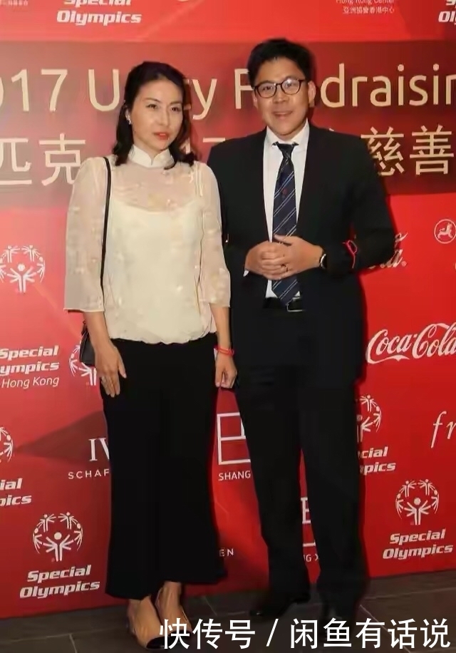 豪门媳妇|郭晶晶越来越富态,穿披风裙配小黑裤挺时髦,豪门媳妇也是洋气人