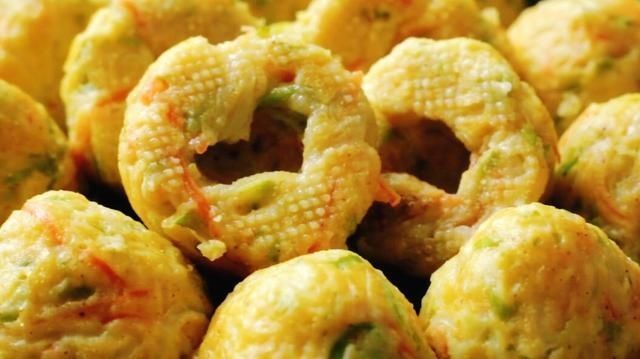 西葫芦|2根西葫芦,加1碗玉米面,隔天做3大锅,无水无油,好吃又饱腹