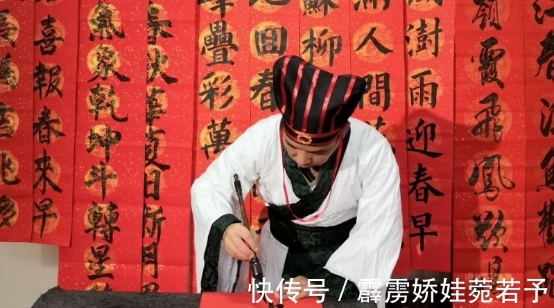 文人雅士@上联“老不老，小不小”，一才子对出下联，堪称经典，令人钦佩