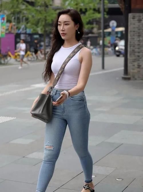 穿搭|时尚朝气的打底裤穿搭减龄显气质，带来如梦如幻的气质，减龄美丽