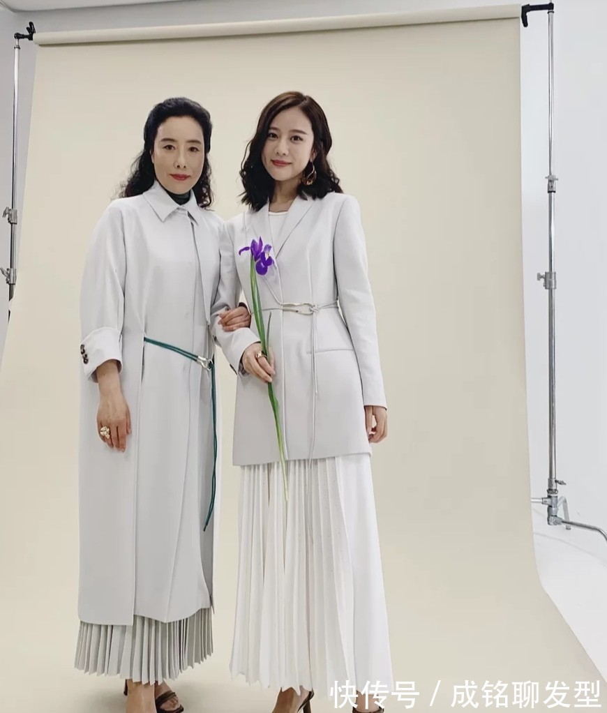 女人|女人不管五十还是六十,尽量别穿得太花哨,这样搭配保暖又显年轻