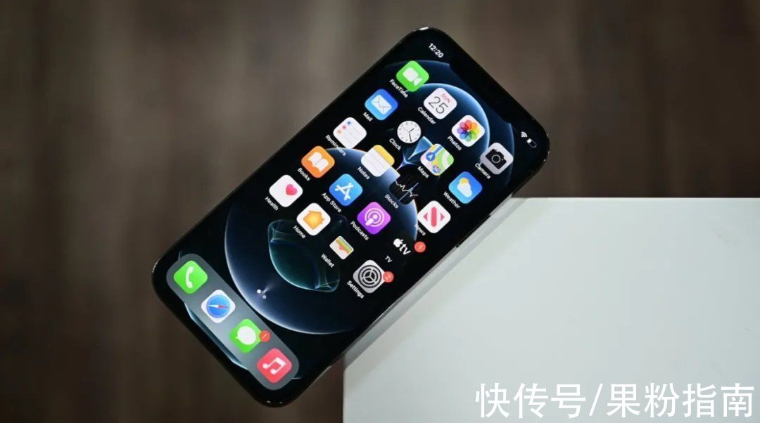 LG|iPhone 14 Pro 挖孔屏将由三星和 LG 提供