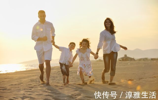 爸爸|爸爸带娃已经成历史,小姨带娃才让人爆笑,网友:大孩带小孩