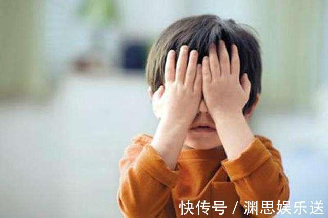 父母|儿子想和妈妈一起睡,爸爸不同意,孩子接下来的话让爸妈哭笑不得