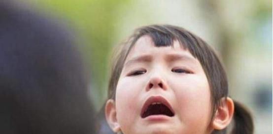 自我保护意识不强|妈妈给三岁女儿报了英语班,女儿说了几句话,让爸妈报了警