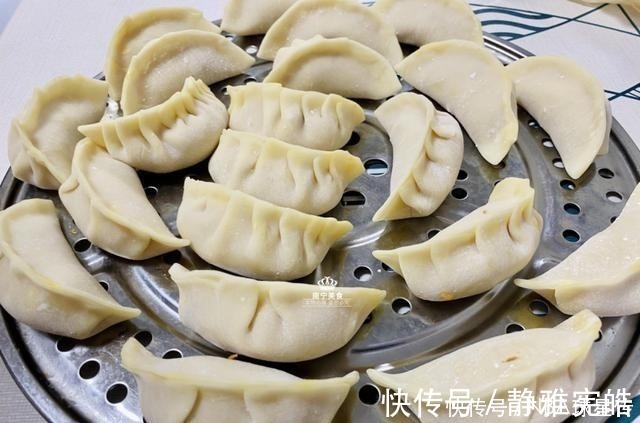 煮饺子，水开后就下锅是不对的，多做一个步骤，鲜嫩多汁还不破皮！