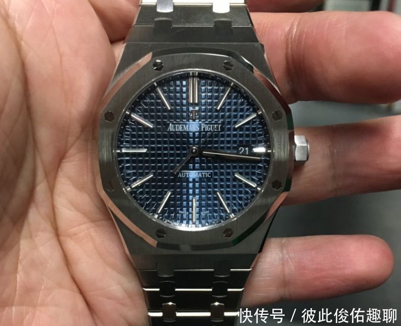 那抹淡蓝深深吸引着我，最终拿下爱彼皇家橡树15500腕表