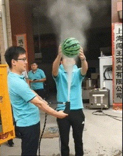 |搞笑GIF：太厉害了 这手速没个三年五载练不出来