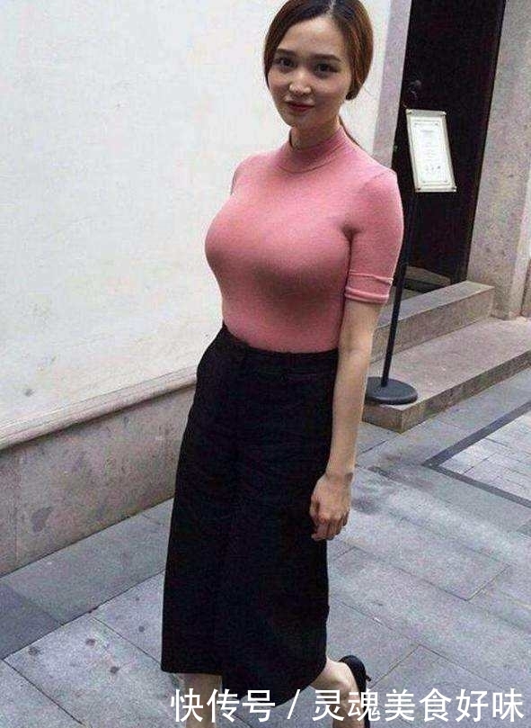 凹凸|街拍:一波粉色套系小姐姐来袭,性感迷人凹凸身材,真迷人!