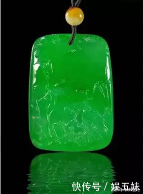 清乾隆,御制翡翠光素鼻烟壶究竟好在了哪里?