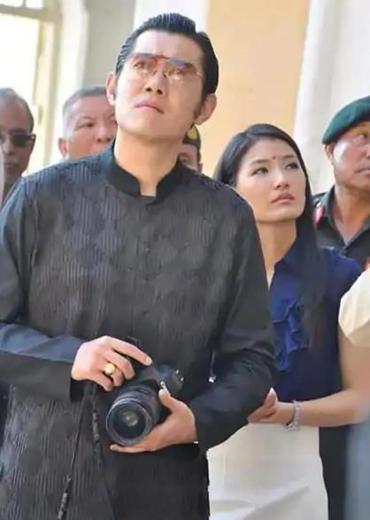 脸色|不丹国王王后蜜月已不和,王后太累甩脸色,激怒国王因此翻脸