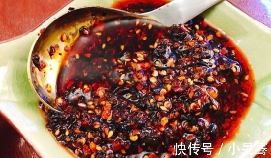 炸辣椒油，直接淋入热油是不对的！多加一步，辣椒油香辣红亮
