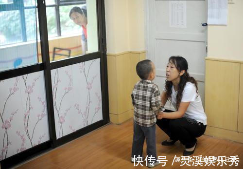分离焦虑症|宝宝扯断幼儿园老师“金项链”,妈妈的处理方法被称赞:情商真高