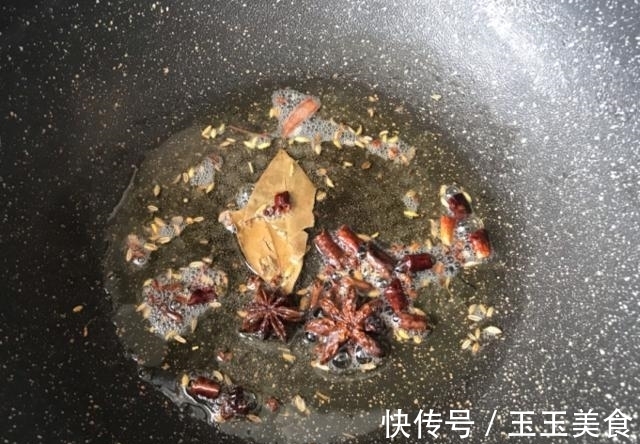 干辣椒|牛肉炖土豆天冷暖胃滋补菜,冷水下肉,肉质鲜嫩有嚼劲