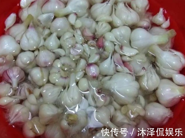 小小一颗蒜,竟是全家的保健“药”,每天来一瓣,保健效果佳
