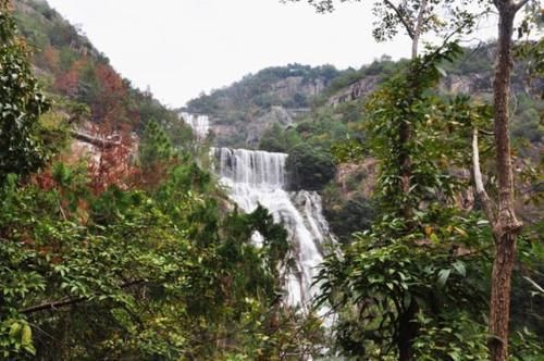 天台磐安游之四，踏上试与黄果树瀑布一决高低的天台山桐柏大瀑布