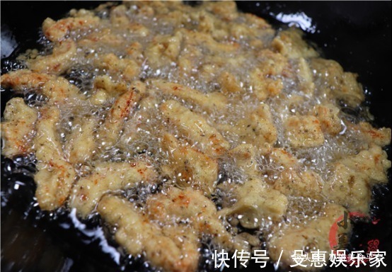 炸酥肉，用面粉还是淀粉，都不对！大厨教你正确做法，酥脆不回软