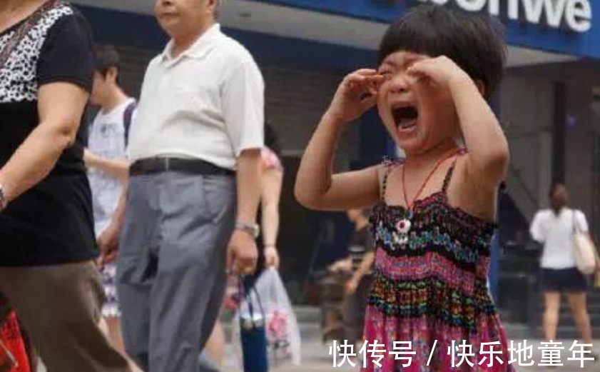 美芽|宝宝火车上睡意沉沉,妈妈去冲奶粉,邻座乘客果断报警救了孩子