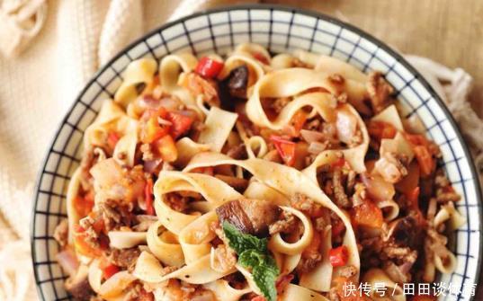  美食|面条的高档吃法，不用去西餐厅，在家自己就能做，孩子一次吃不够