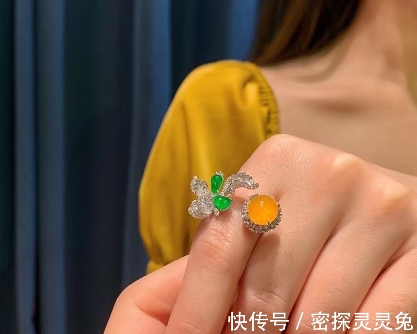 手镯#它自带高贵被称为“金翡翠”,如阳光般的温暖,给人庄重典雅之感