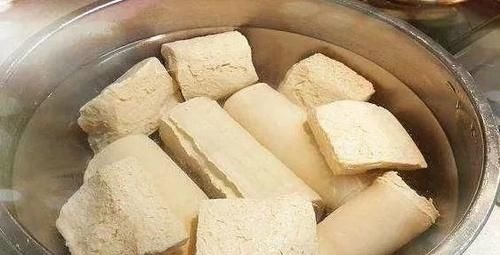 豆腐放一天会变酸？教你一招，放10天不会变味，一看就会