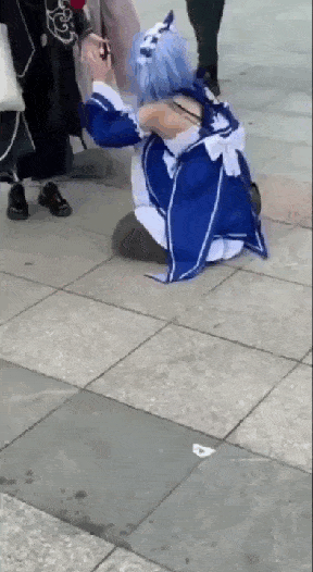 |搞笑图片:羡慕人家的爱情,女朋友还能兼档泥板,真好