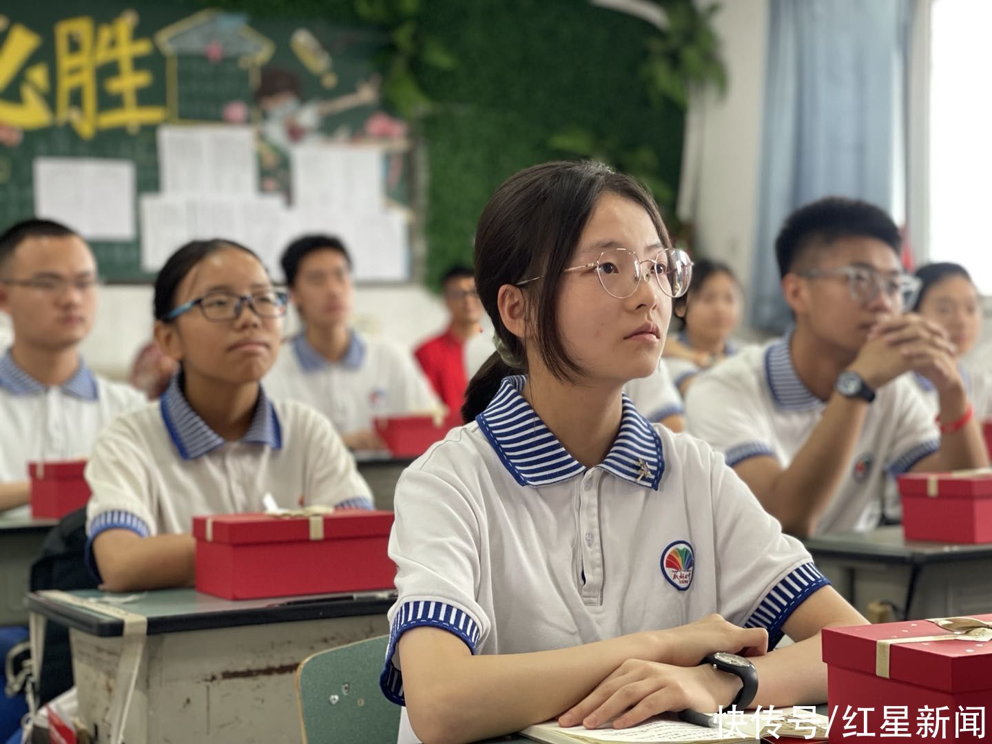 一堂课|高三最后一课｜“记得加上微信好友，老师不做微商，只想在朋友圈看到你们越来越好”