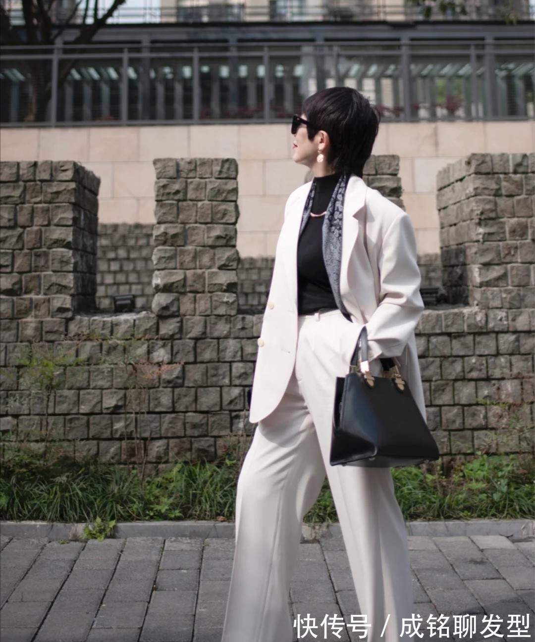 小西装|老年穿搭就服这位62岁的奶奶!自然真实不做作,时尚大方又高级