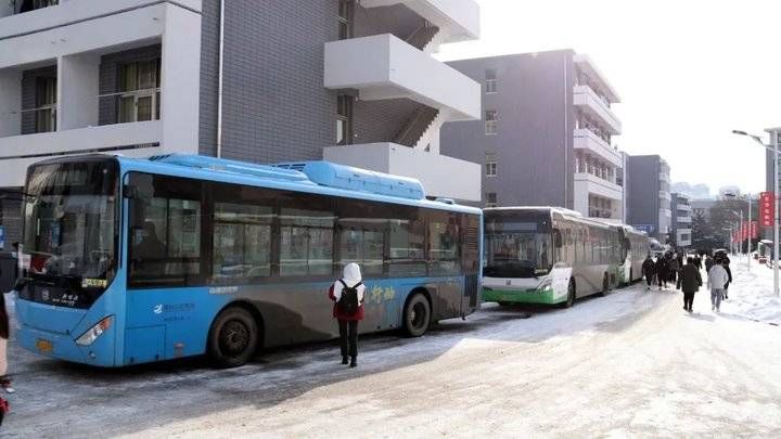 鲁东大学这场雪！太！大！了