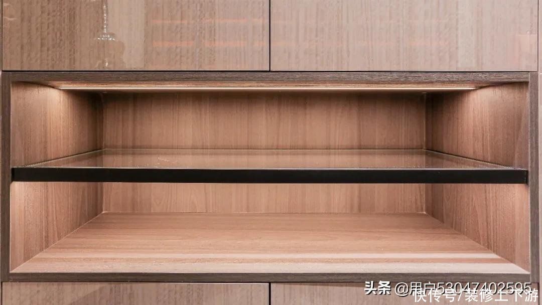 极简|轻奢定制最前沿——挂墙式衣帽间