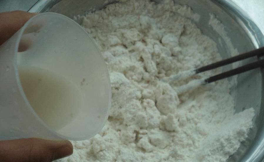 无论蒸包子或馒头，记住4个技巧，蒸好后不回缩不塌陷，又香又甜