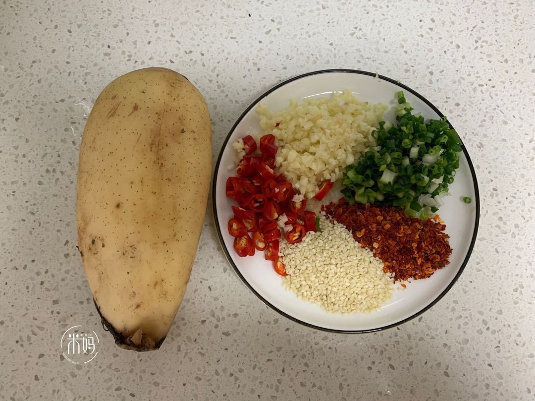 莲藕焯水就发黑,记住这个小技巧,莲藕白净又脆爽,好吃又入味