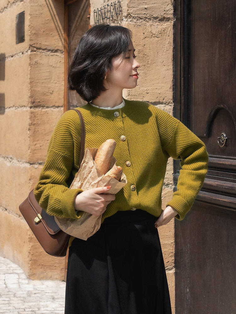 时髦|30+的女性想穿出优雅感,针织开衫搭配半身裙,让你时髦又温柔!