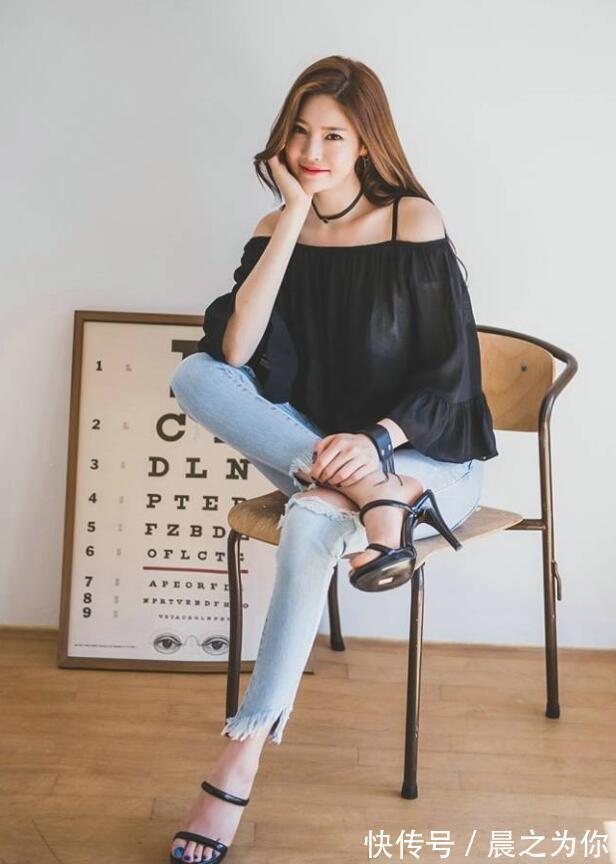 舒适 时尚穿搭:苗条好看的牛仔裤美女,青春时尚,提升自信美!