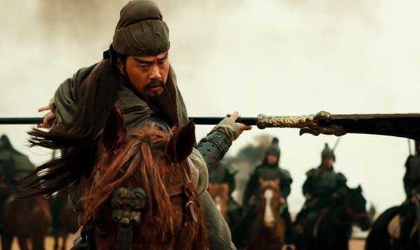 古代人持刀纵马,现代人营养均衡,究竟谁的力气更大呢?