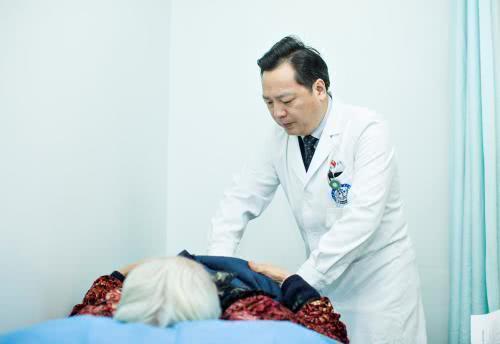 遗传史|长期吸烟身体却安然无恙的人,多半有4个共同点,你符合几点