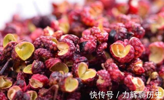 产后乳腺炎|哺乳期要少吃3种食物,吃一次奶水少200毫升,别无知害了宝宝