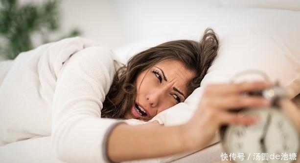 气血|气血不足的人易失眠？这4种食物换着吃，或许滋补气血，安神助眠