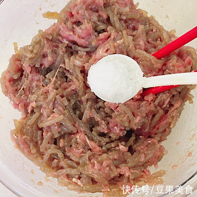 不用油皮、酥皮,照样酥脆的粉条肉酥饼